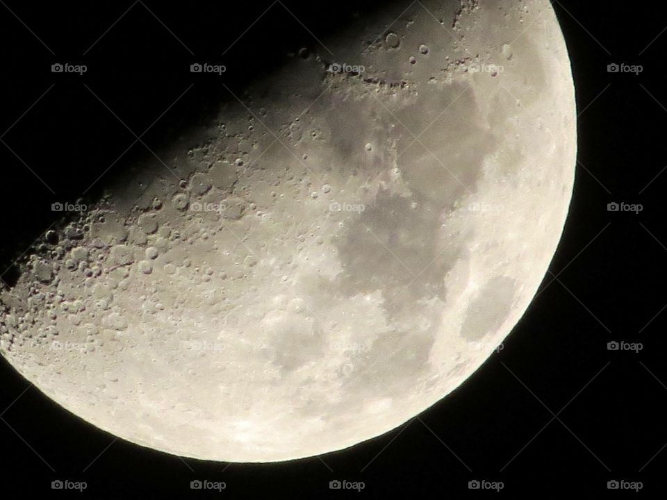 Moon photographed with camera Canon SX50 200x zoom on Sky Brazil 😊

valdemira24
