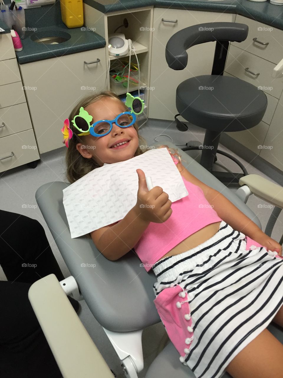 Child smiles at the dentist
