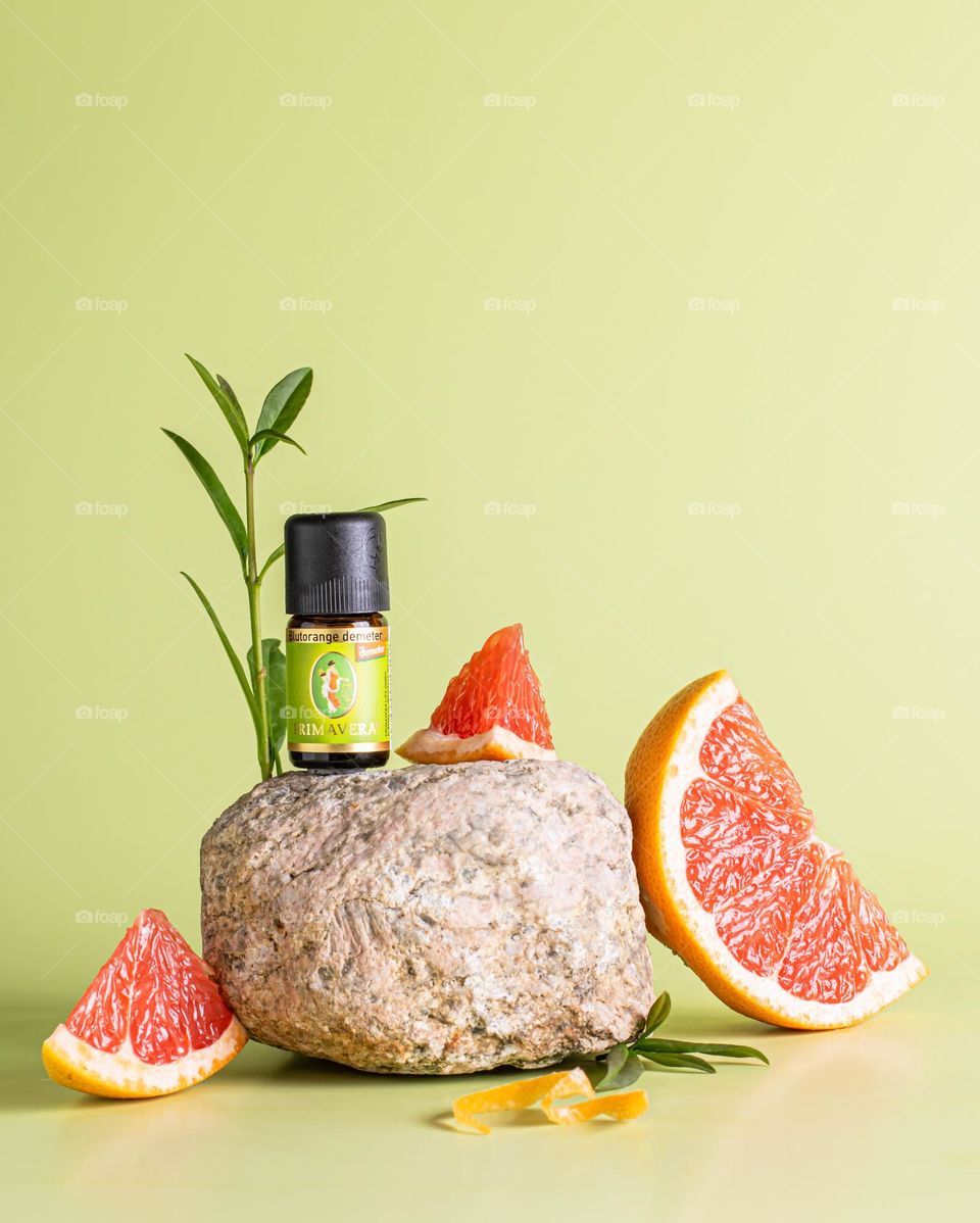 Grapefruit oil product photography 