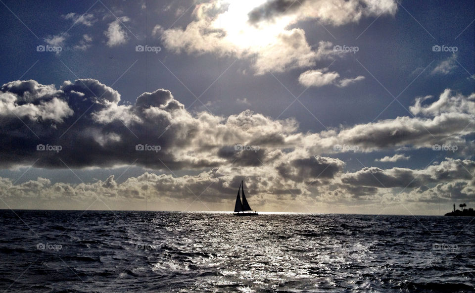 Pacific Ocean sailboat horizon 