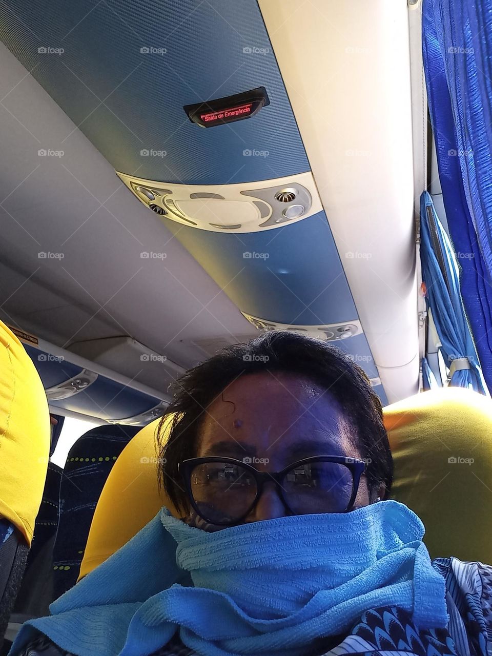 Viagem confortável.  Os assentos do meio para a frente do veículo têm menor circulação  de pessoas, especialmente os próximos ao motorista do ônibus, por  isso, são mais tranquilos