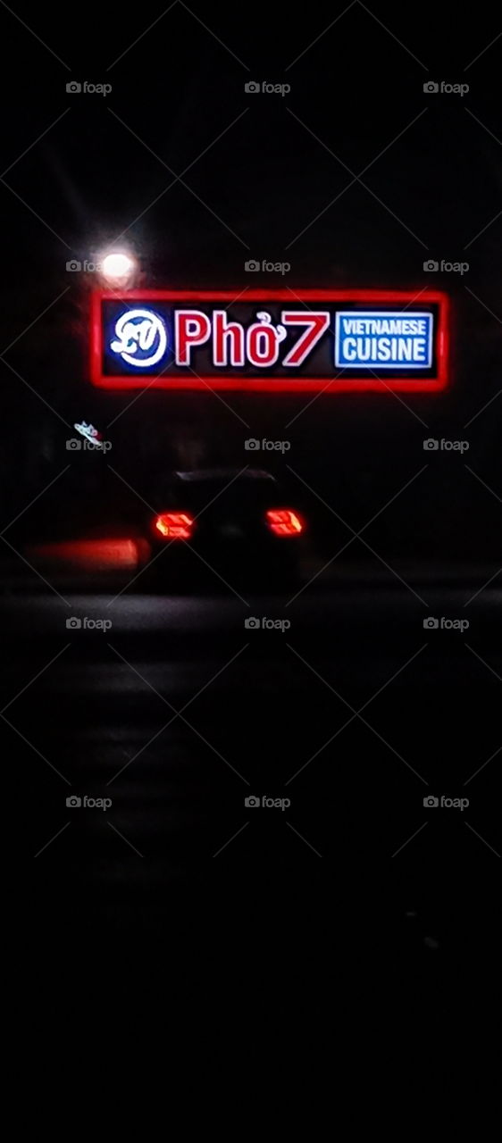 I spy with my little eye #SOMETHING RED tailghts and pho7