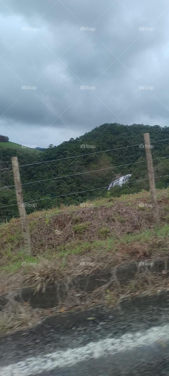 nsu a ɛtɔ wɔ kwae no mfinimfini a wɔde abɔ ho