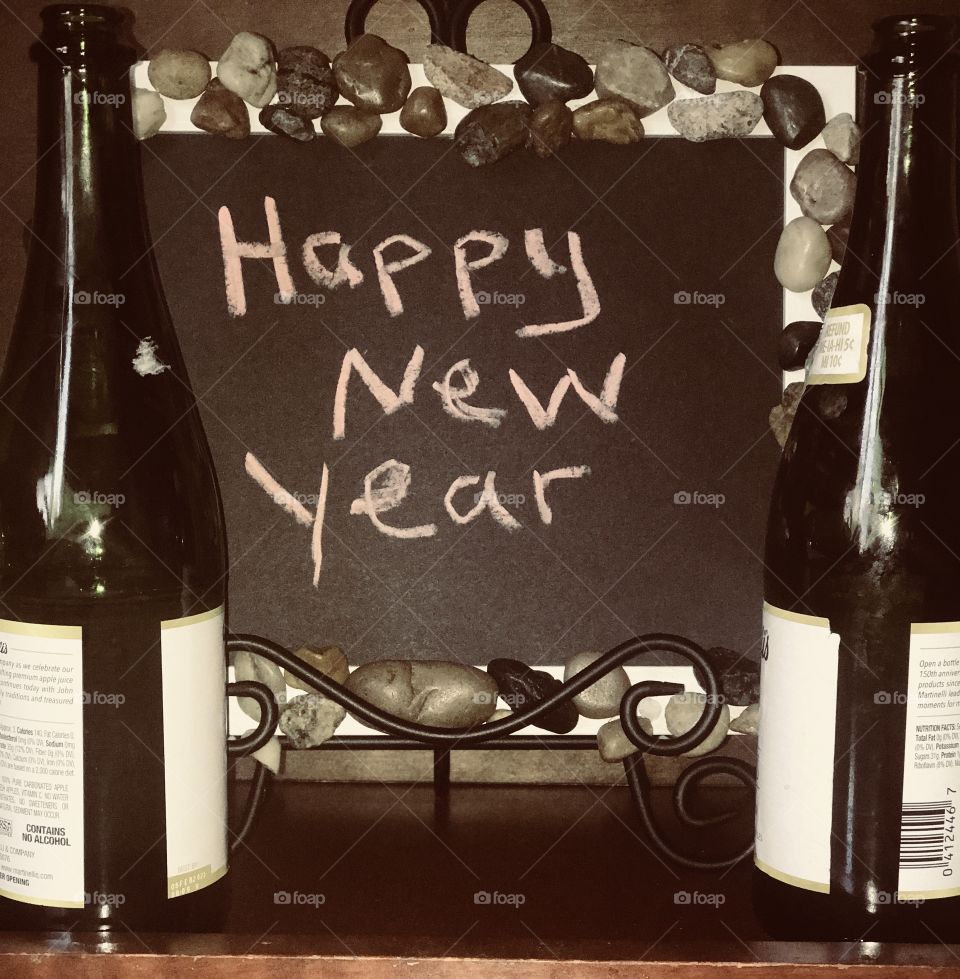 Happy New Years celebrating with sparkling apple cider drinks and beverages 