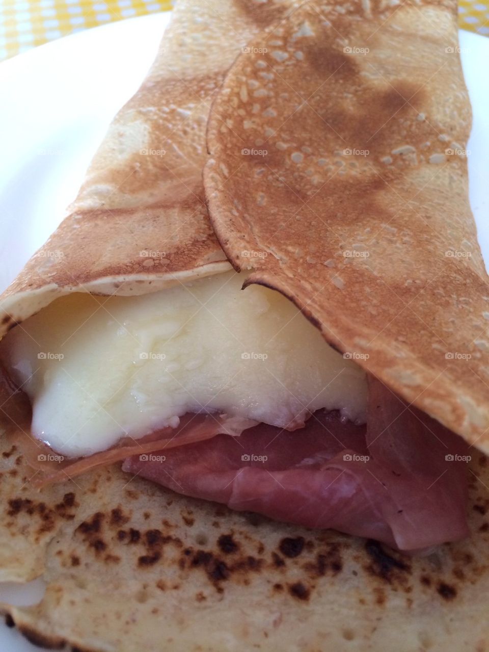 Crepes with ham and cheese