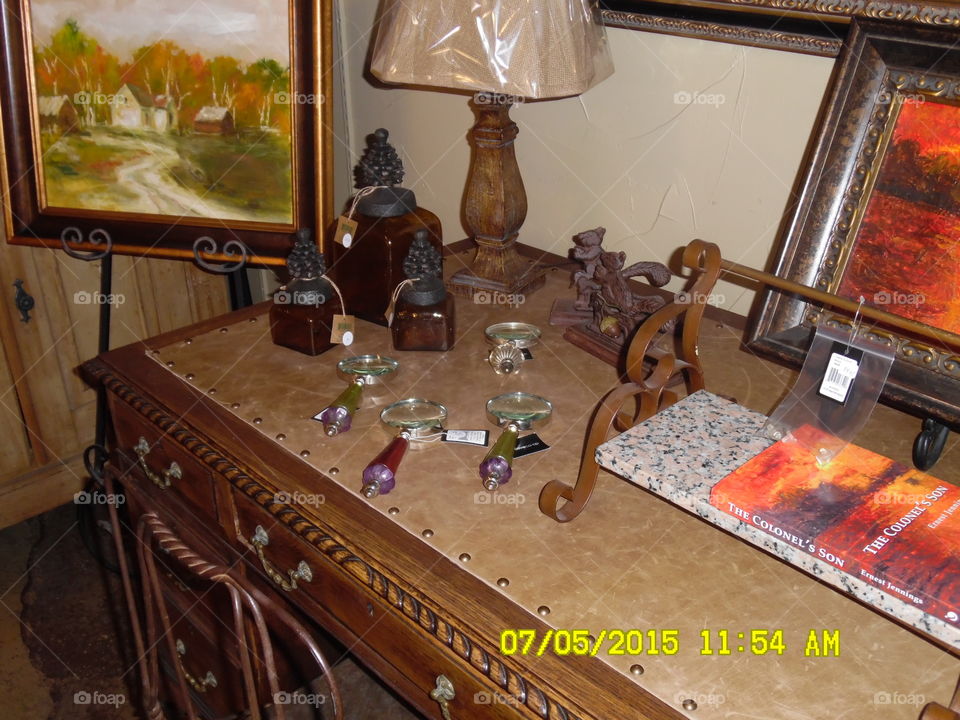 🔎 magnifying glasses 👓. This is a picture of some items for sale at a gift shop 🏪 in Graham Texas