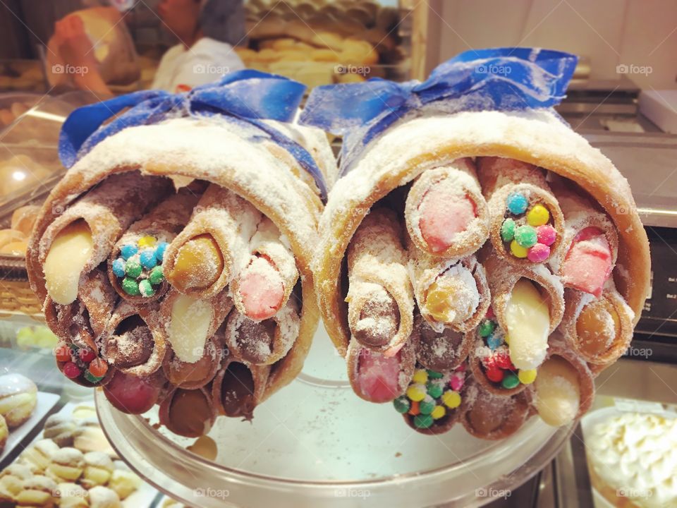 #Canolli!
😋
Tem de #Nutella, #DoceDeLeite, #BichoDePé, #Chocolate com M&M, #LeiteCondensado...
SOCORRO! Preciso emagrecer!