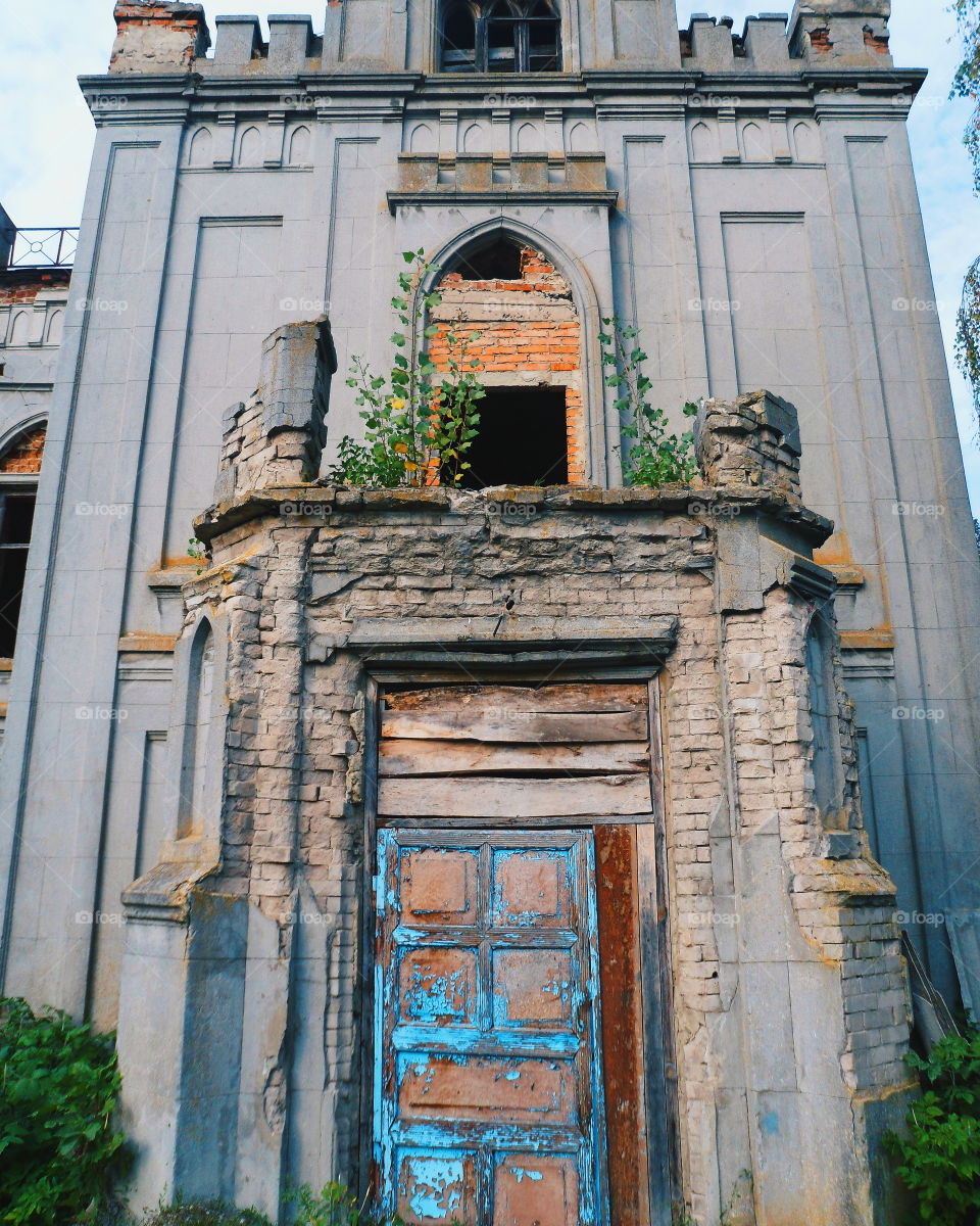 The old gothic palace of the nobleman Goroholsky in the village Chervone. The castle is now a monastery, and part of the palace in an abandoned state