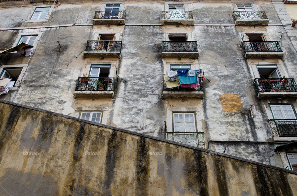 Building in need of a renovation, Lisbon, Portugal 