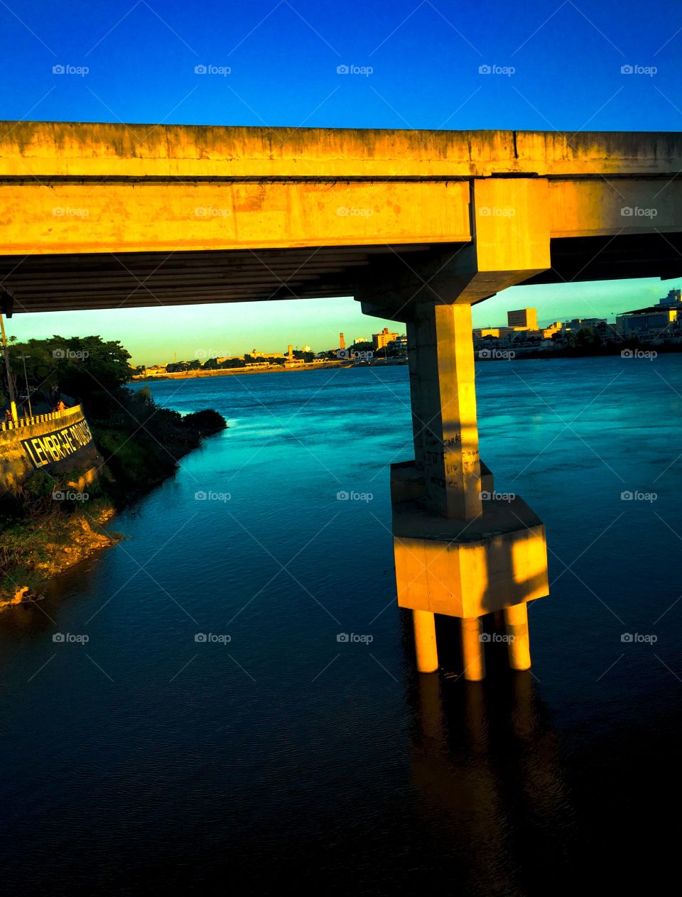 Ponte sob o Rio Paraíba do Sul