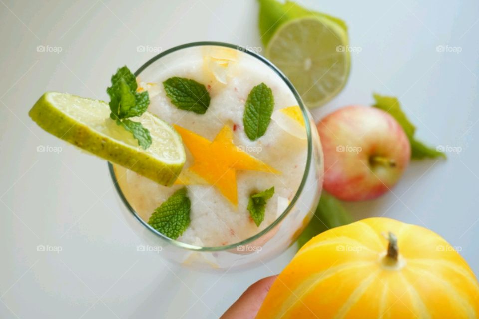 Fresh Fruit smoothie  -Oriental Melon smoothie with apple and lime