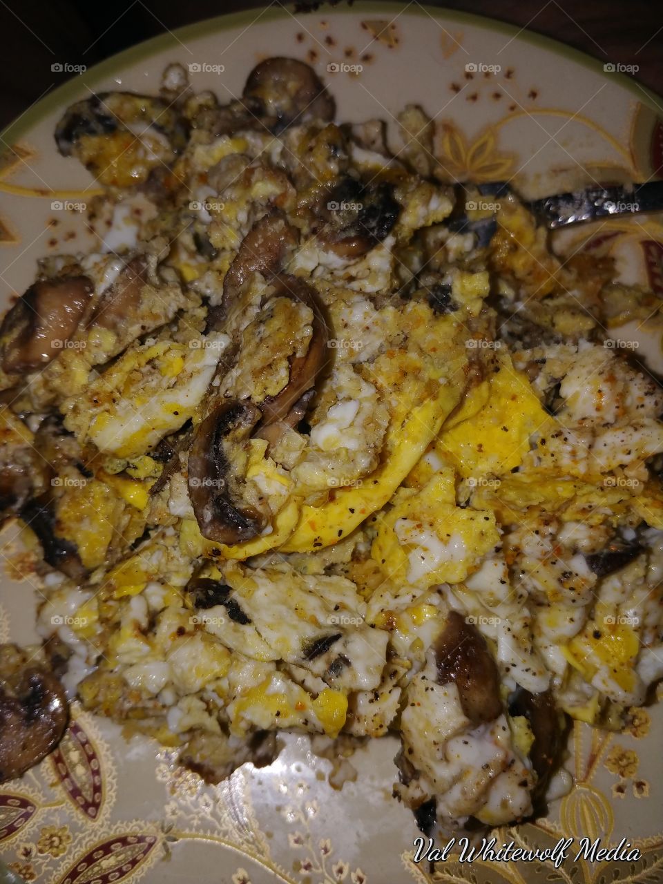 breakfast eggs fried mushrooms yellow gold brown techture depth