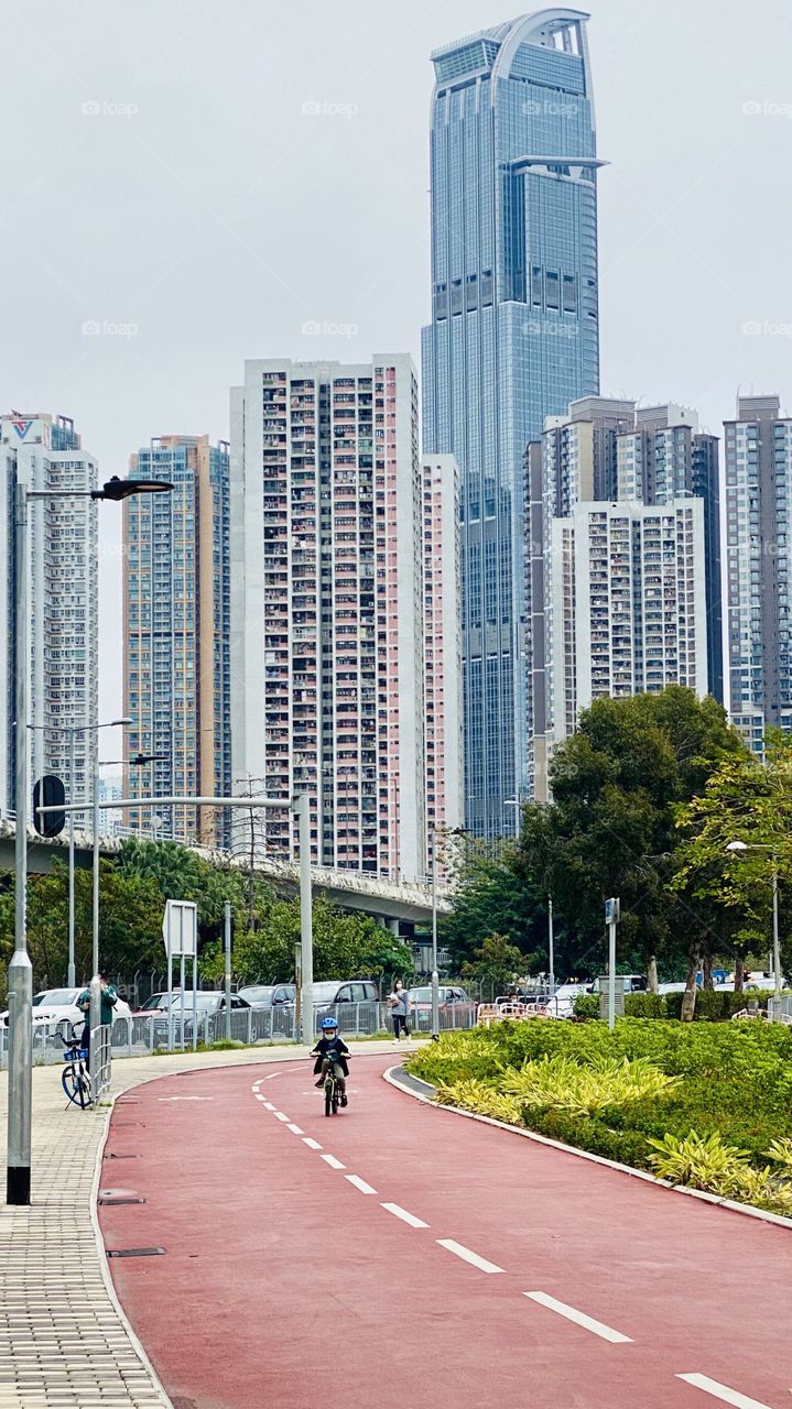 Cycling in the contradictory of greenery and cement buildings