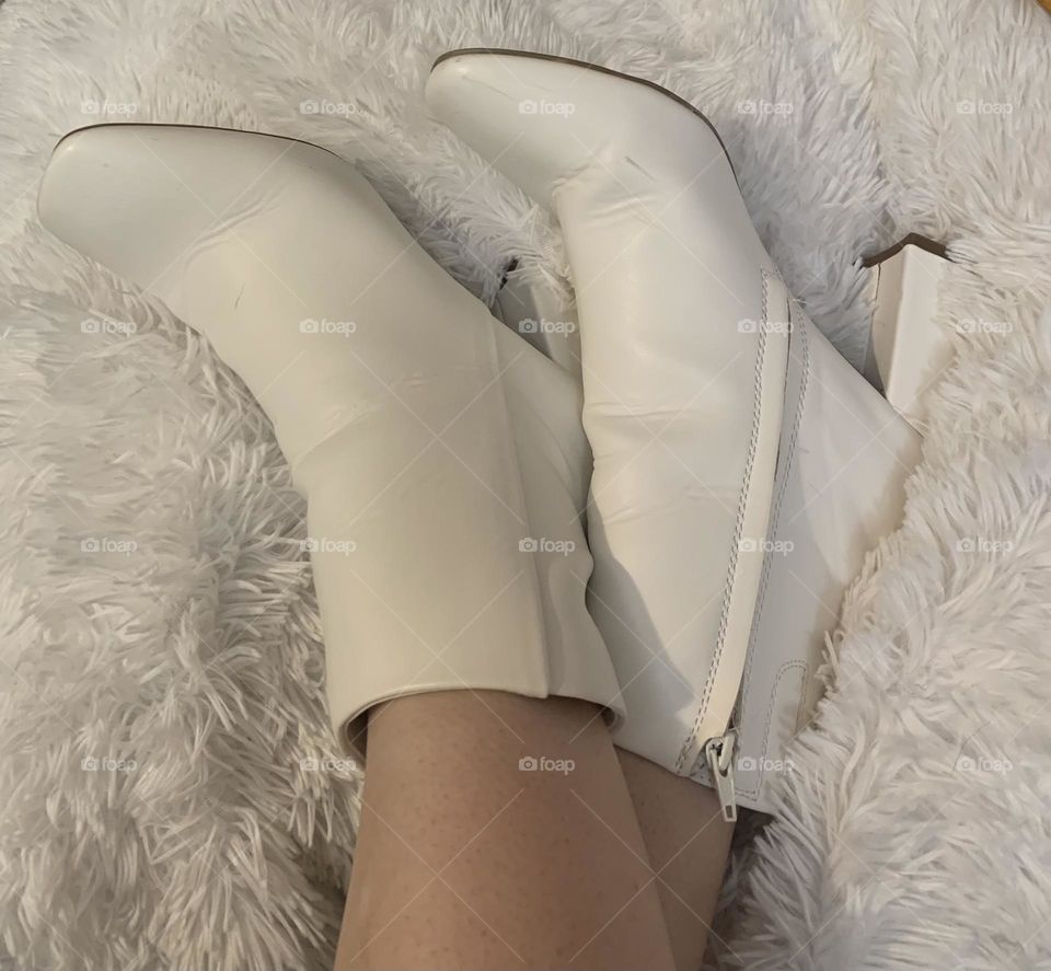 Just showing off some new shoes! These boots are the cutest, and they go well with any outfit.