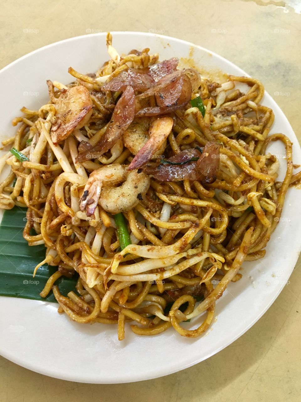 Fried noodles with Chinese sausages and prawns 