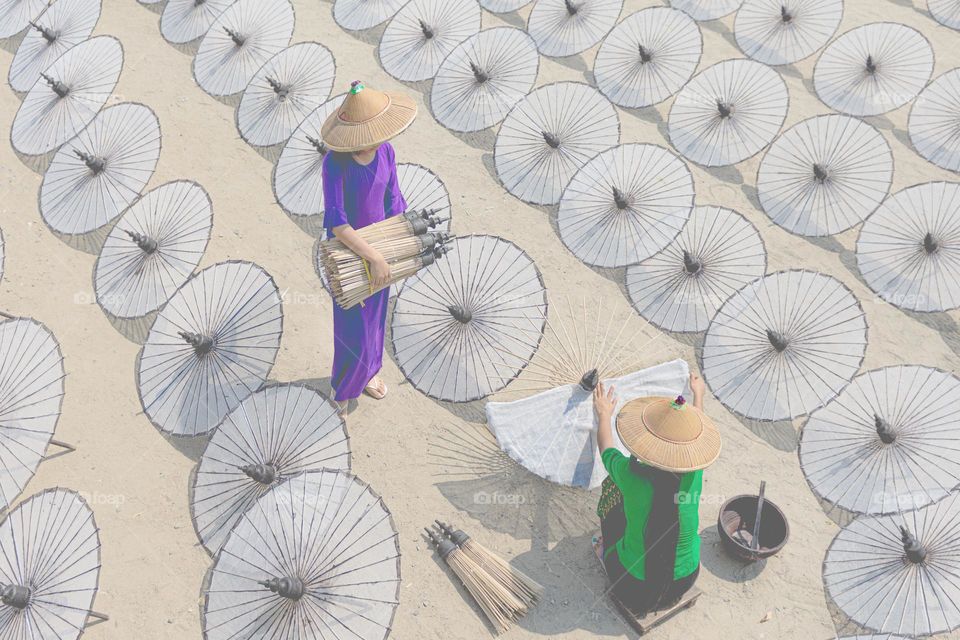 making umbrella