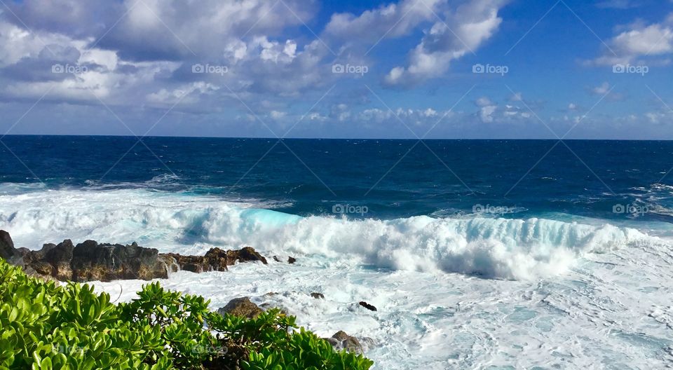 Big waves on the sea cliffs 