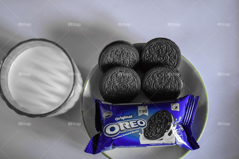 oreo with milk