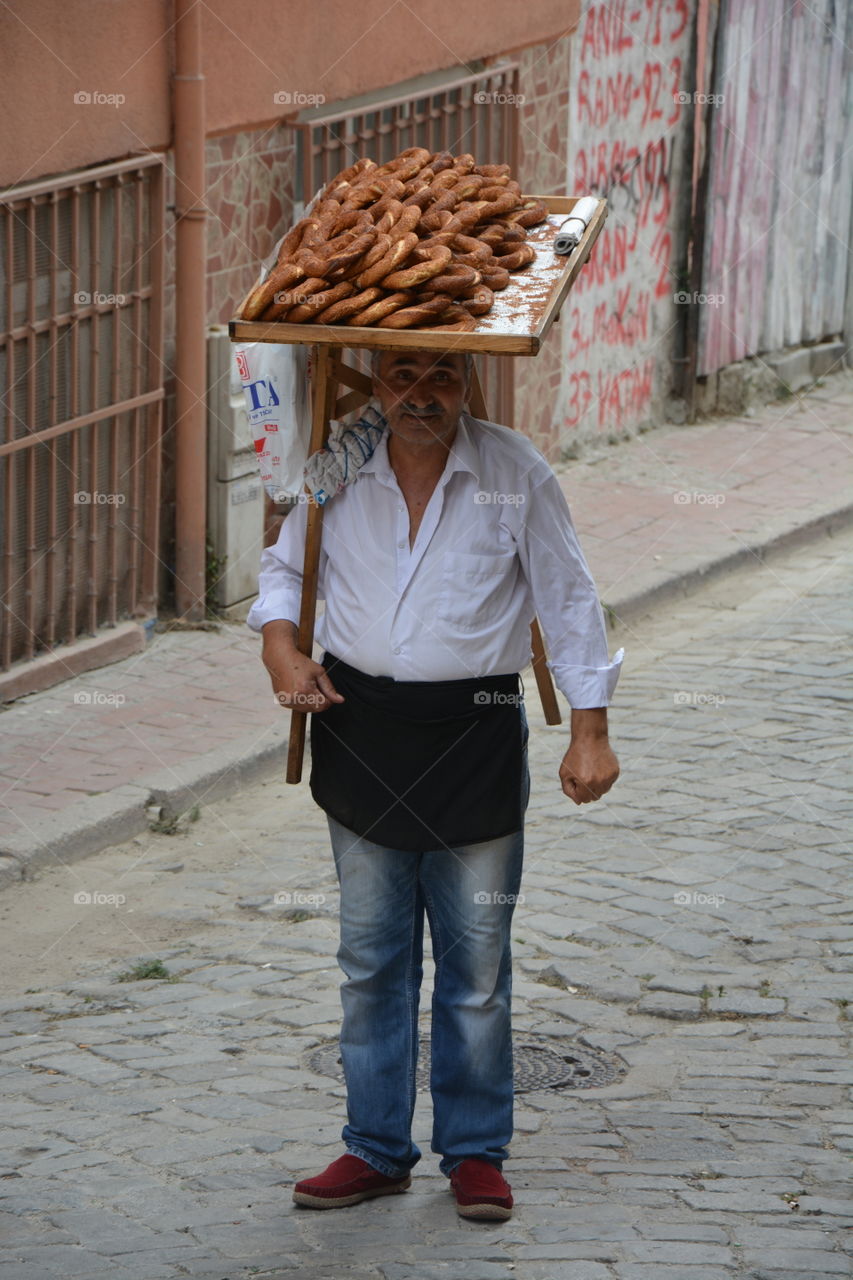 Simits vendor, Balat district, Istanbul, Turkey 