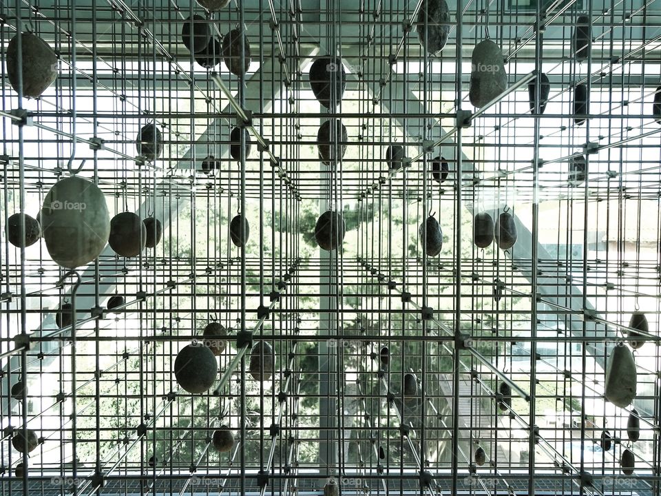 The fluidity of the lines.