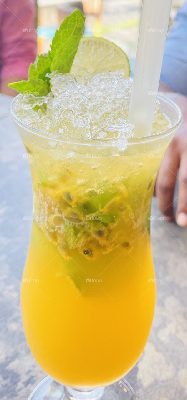 Delicious Juice with passion fruit and lemon