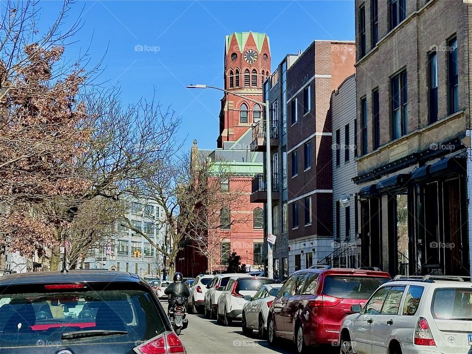 This is „Jefferson Street“ off „Broadway“ in „Bushwick“, Brooklyn on a sunny afternoon in January 2024. Hypnotic Productions