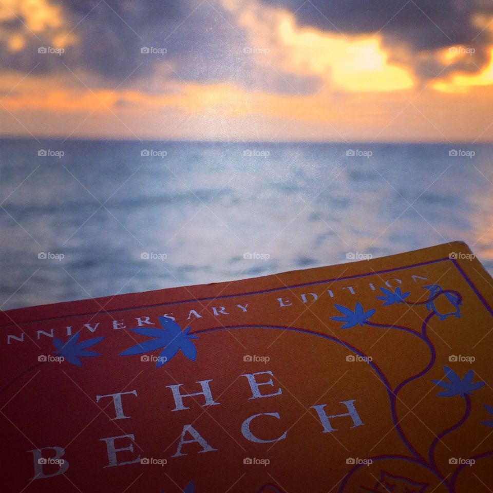 A good book by the sea 🌊