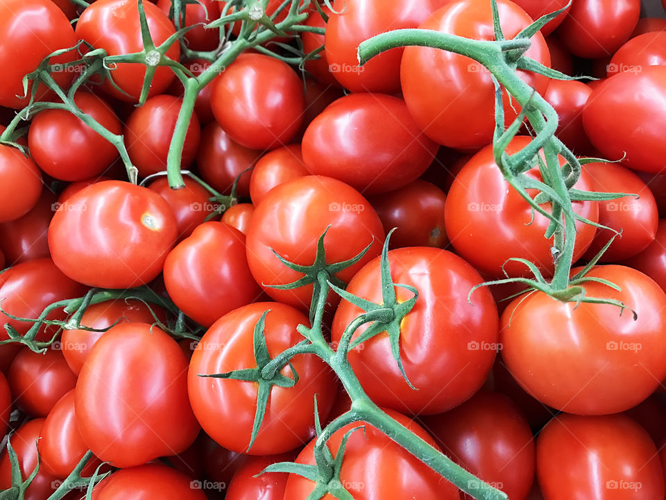 Red tomatoes with green fruit-stalks 