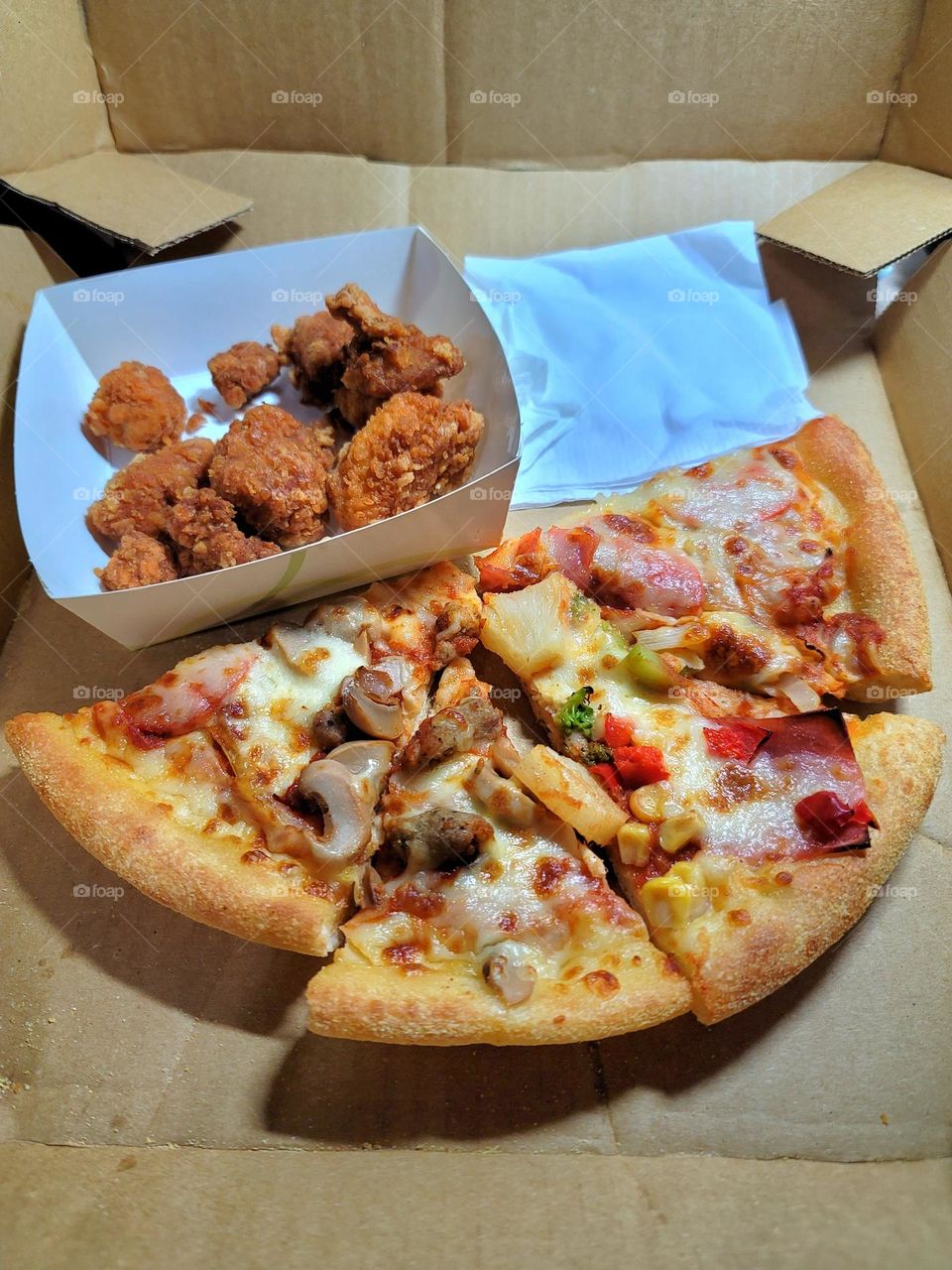 Pizza combination of four flavors with chicken nuggets