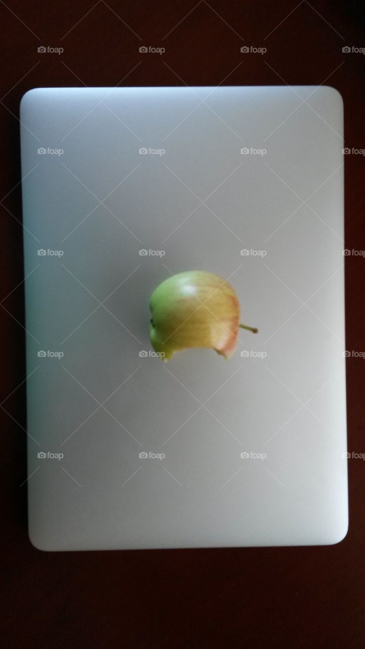 apple macbook and macintosh