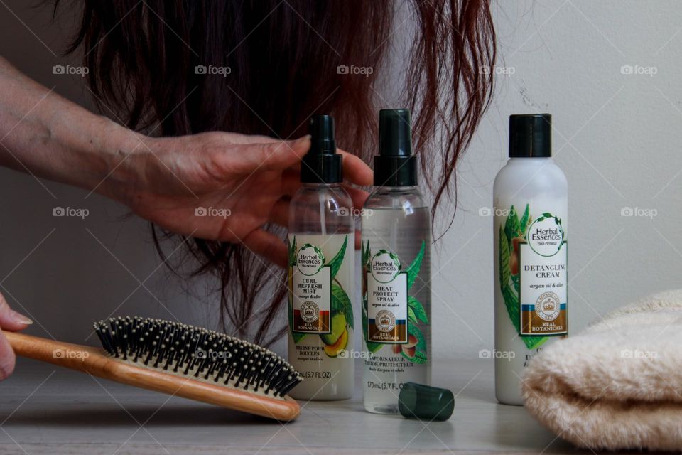 Using Herbal Essences Hair solutions: curl refresh mist