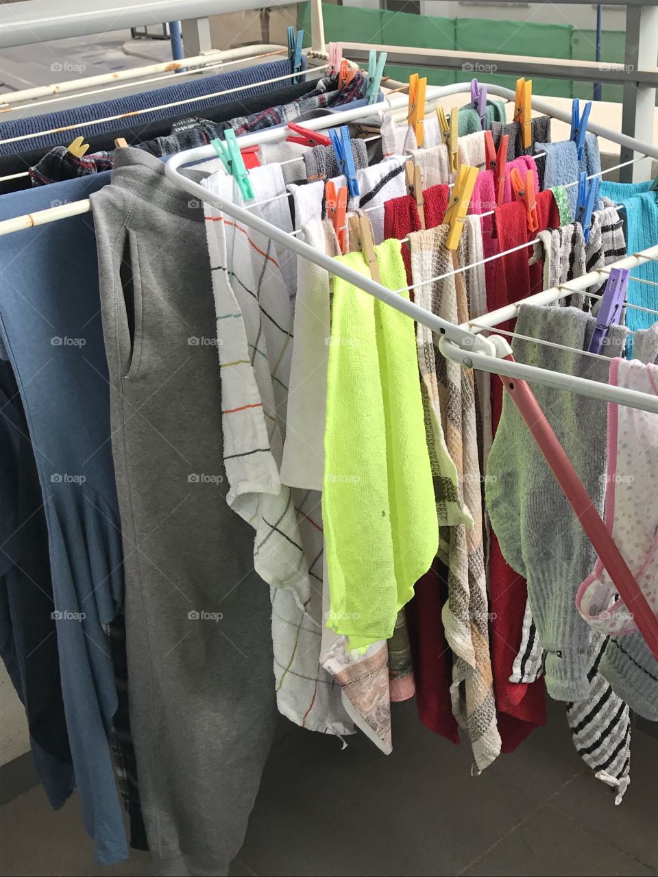 Laundry-clothes-cloths-hanging-drying 