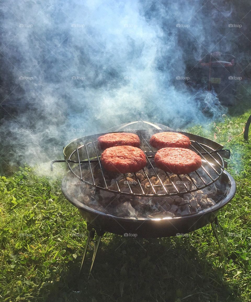 Barbecued beef burgers 