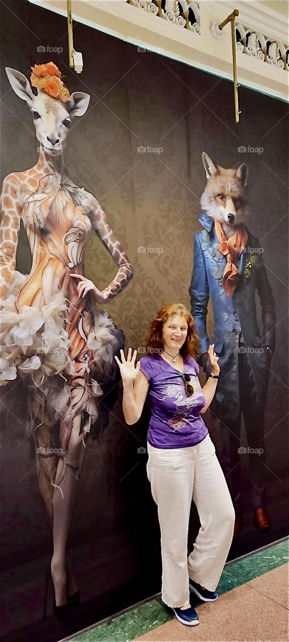 These fable animals do stir the imagination, the giraffe ballerina and the handsome fox in the blue tux. They are on display at “das Schloss”, “the Castle”, a shopping mall in “Berlin”, Germany in the “Steglitz” district. 2024. Hypnotic Productions