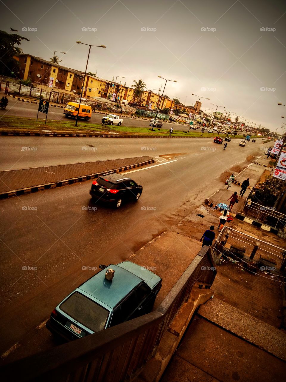 In the streets... people are rushing towards the left to get the requirements for good living, while those from the left are flowing to the right to get the needed stuffs for good living... life is complicated