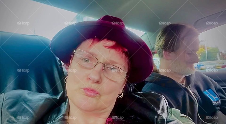 Here we are, “Petra Schiller” a.k.a. “Maxine Firefox” or “Maximilliane Feuerfuchs” and “Timothy Trespas” riding in a limousine together on a beautiful cool Indian summer day in 2022. Hypnotic Productions