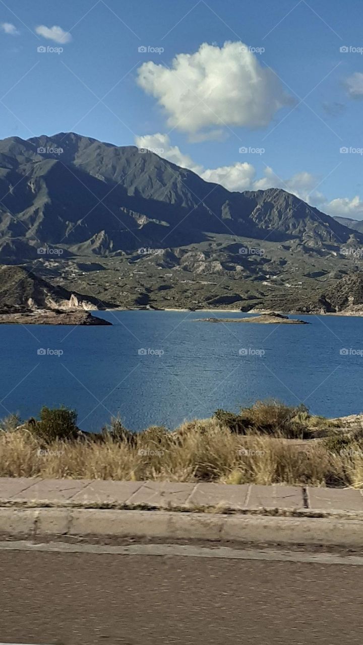 paseo en embalse Potrerillos de Mendoza