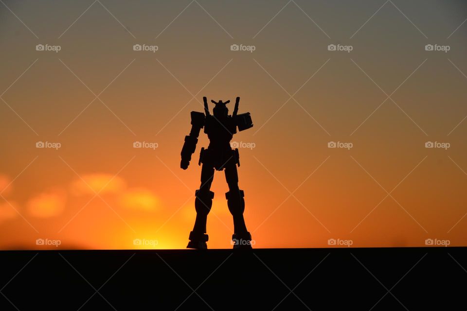 silhouette of gundam 