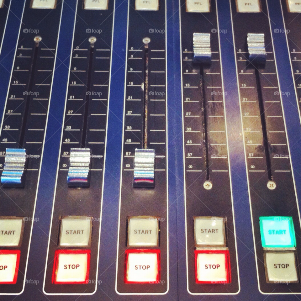 music radio desk production by damienstjohn