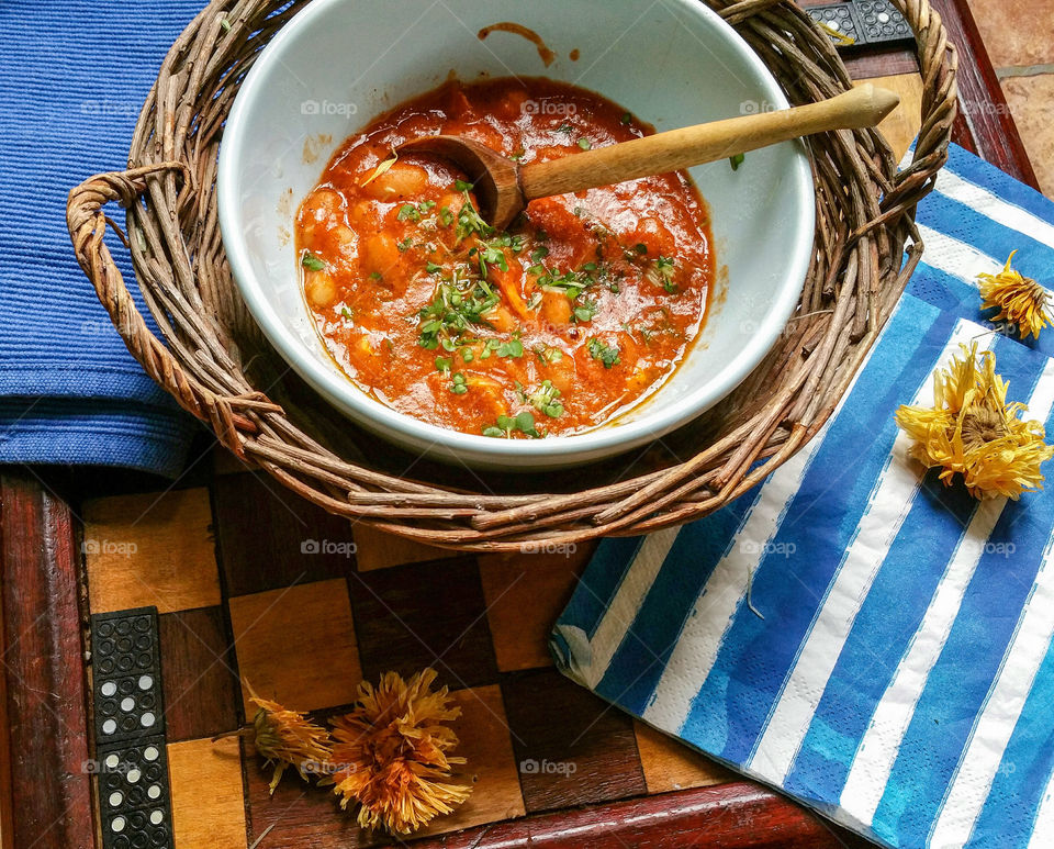 Baked broad beans with onions and tomatoes