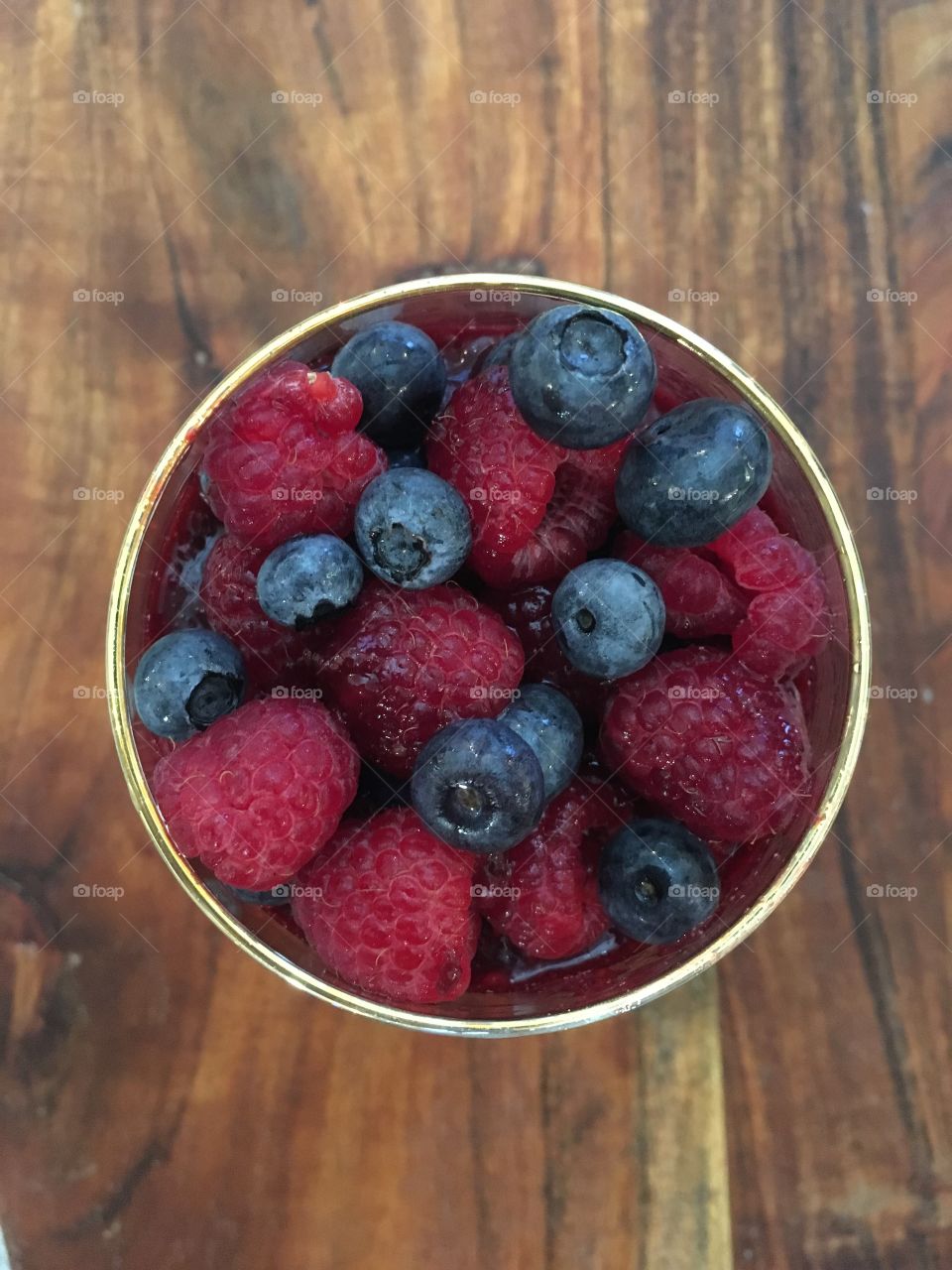 fresh berries breakfast