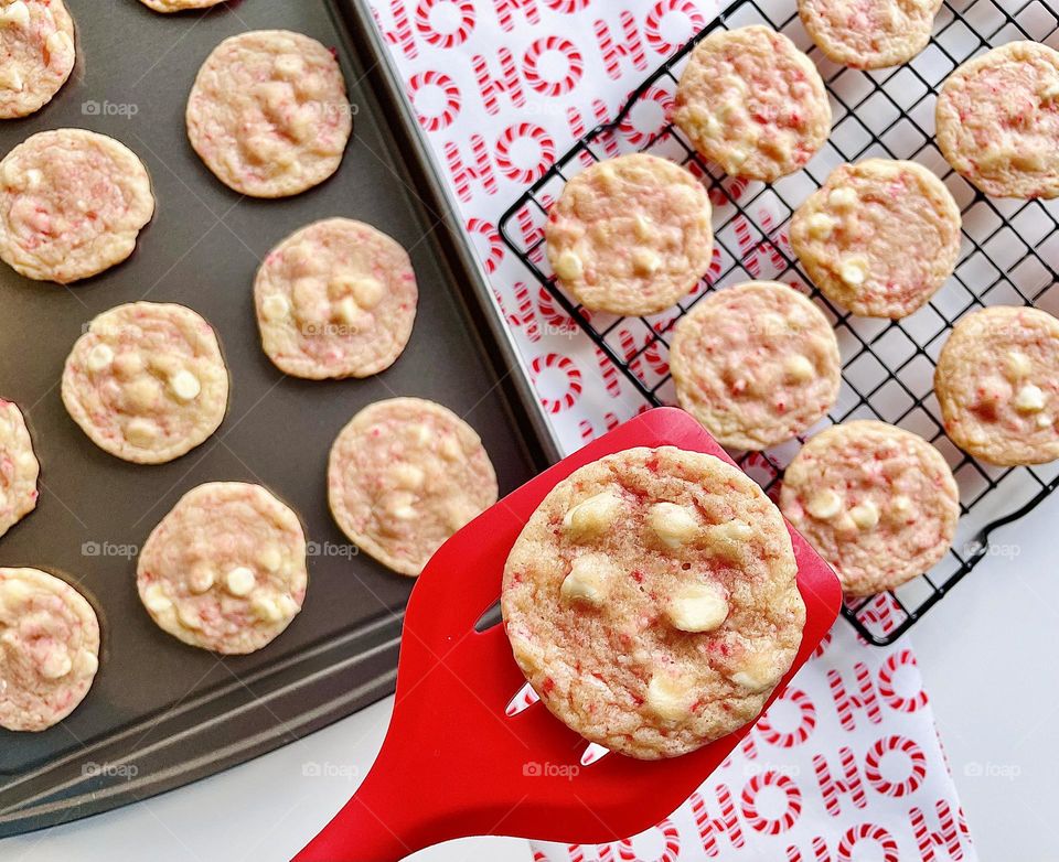 White Chocolate Peppermint Cookies ready for Santa, making cookies for Santa, delicious homemade cookies, baking white chocolate peppermint cookies at home, taking cookies from the oven, baking cookies with family 