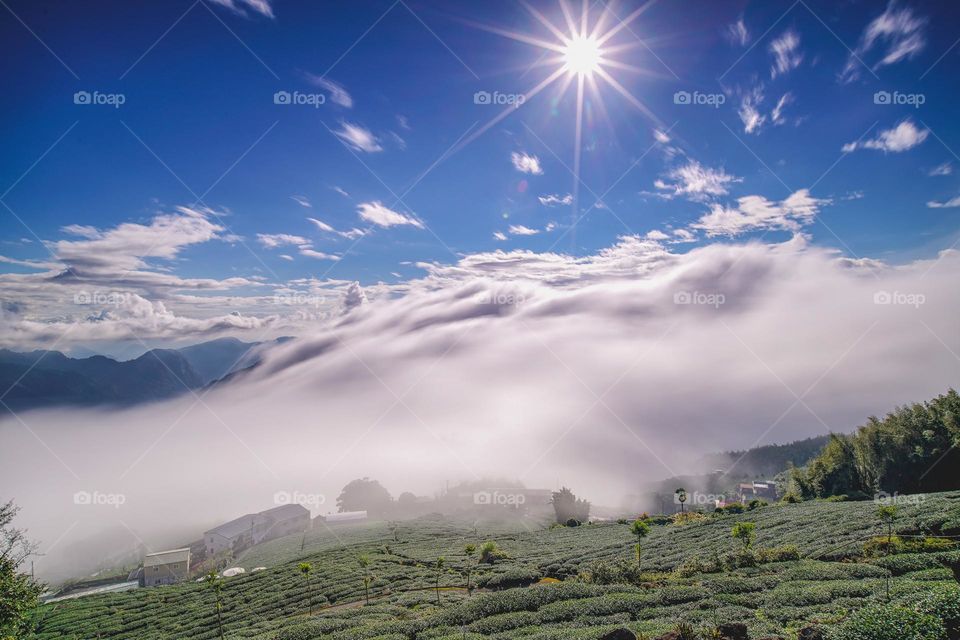 Beautiful mountain scenery with sea of clouds