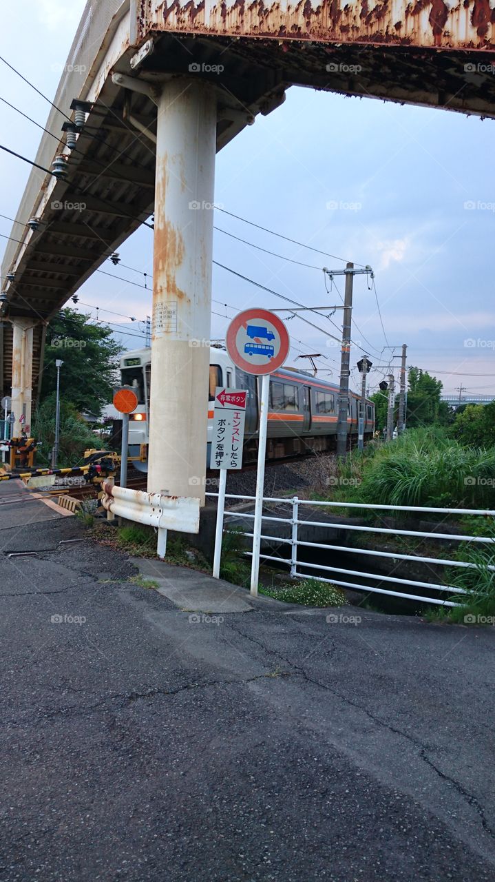 踏切 電車 歩道橋