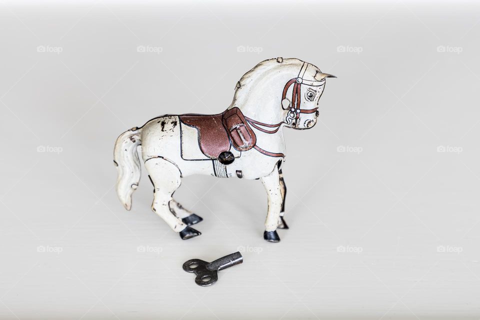 Old vintage wind up metal running horse toy and the key in good condition 