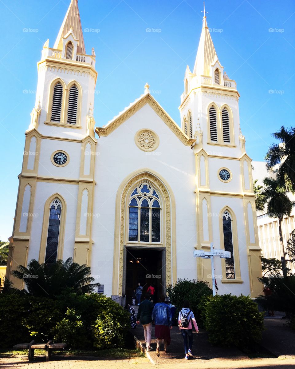 Hora de rezar. Vamos à Missa? Hj, temos na liturgia o inspirador exemplo do “Bom Samaritano” no Evangelho!/ Time to pray. Go to Mass? Today we have in the liturgy the inspiring example of the "Good Samaritan" in the Gospel! (Catedral de Jundiaí, BRA)