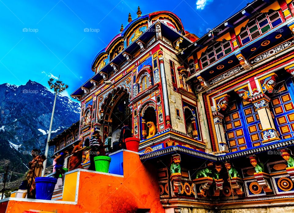 The colorful and ancient Badrinath or Badrinarayan Temple is a Hindu temple dedicated to Lord Vishnu which is situated in the town of Badrinath in Uttarakhand, India.