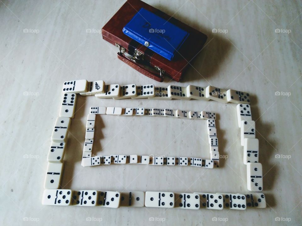 dominoes