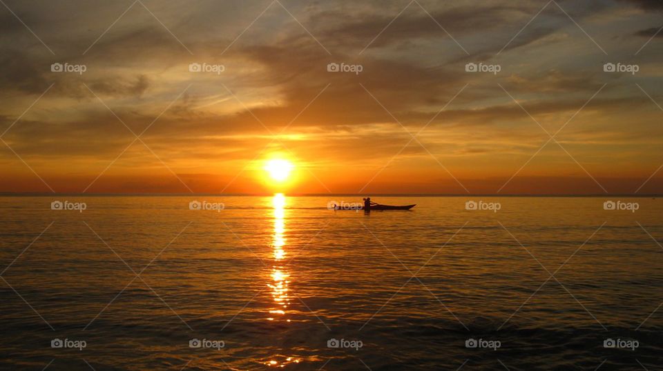 Kajak in Sunset Sea