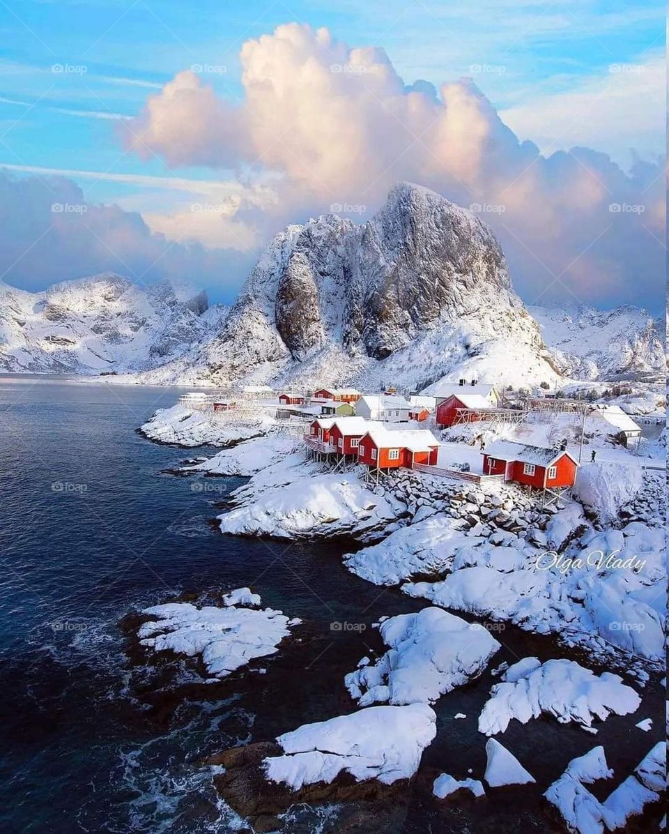 Norway, Hoses along the water